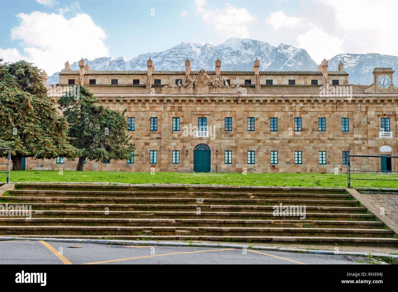 Il Palazzo Reale di Ficuzza, denominata anche Reggia o Real Casina di caccia. Palazzo Bourbon, nei pressi di Palermo, Sicilia (Royal Hunting Lodge). Foto Stock