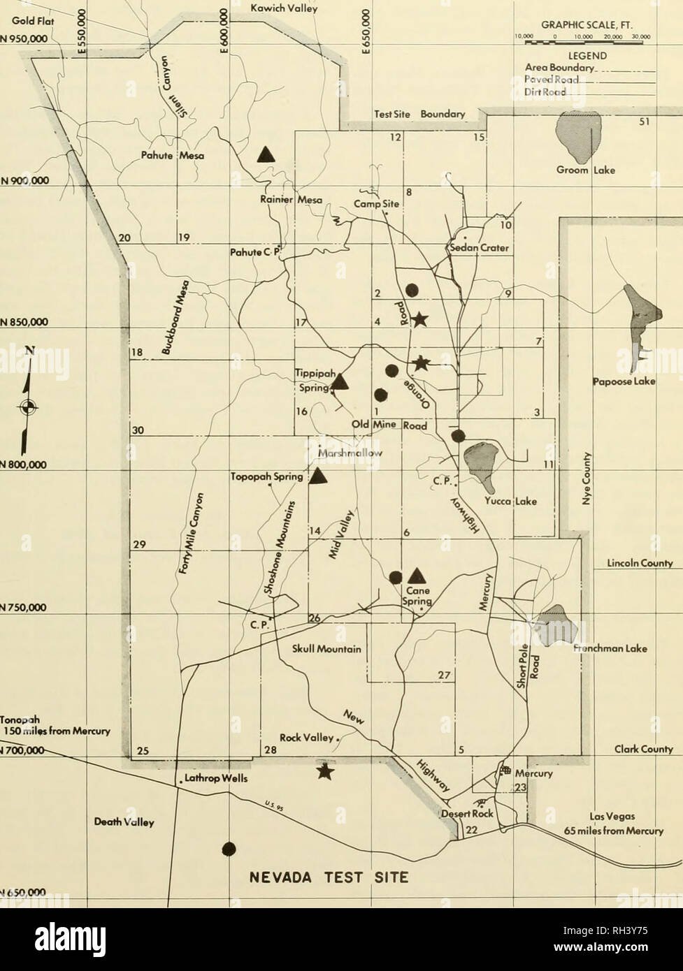 . La Brigham Young University science bollettino. Biologia -- periodici. Le pulci del Nevada Test Site n 800.000 scala grafica. FT. Tonopah 150 miglia da mercurio. N 650.000 Irig. 3. Distribuzione geografica di Echidnophaga gallinacea -a Pulex irritans 0 e Cediopsylla inequalis£^. Si prega di notare che queste immagini vengono estratte dalla pagina sottoposta a scansione di immagini che possono essere state migliorate digitalmente per la leggibilità - Colorazione e aspetto di queste illustrazioni potrebbero non perfettamente assomigliano al lavoro originale. La Brigham Young University. Provo, Utah : Brigham Young University Foto Stock