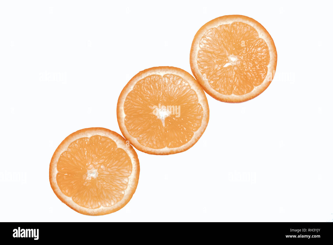Diagonale a tre strati di colore arancione su sfondo bianco Foto Stock