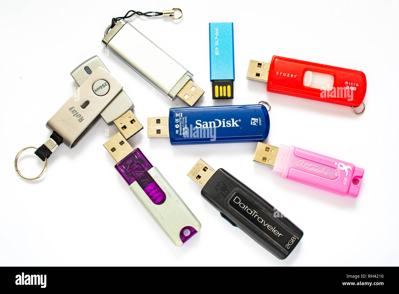 Portatile assortiti unità flash USB per la memorizzazione dei dati o di ulteriore memoria per computer. Foto Stock