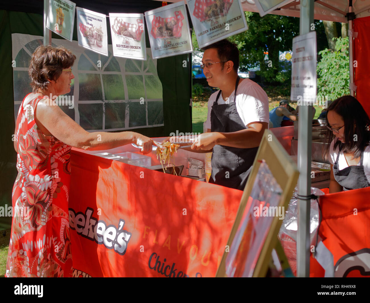 Cibo cinese in stallo un Asian Food festival con cibo bancarelle del mercato, Nuova Zelanda. Foto Stock