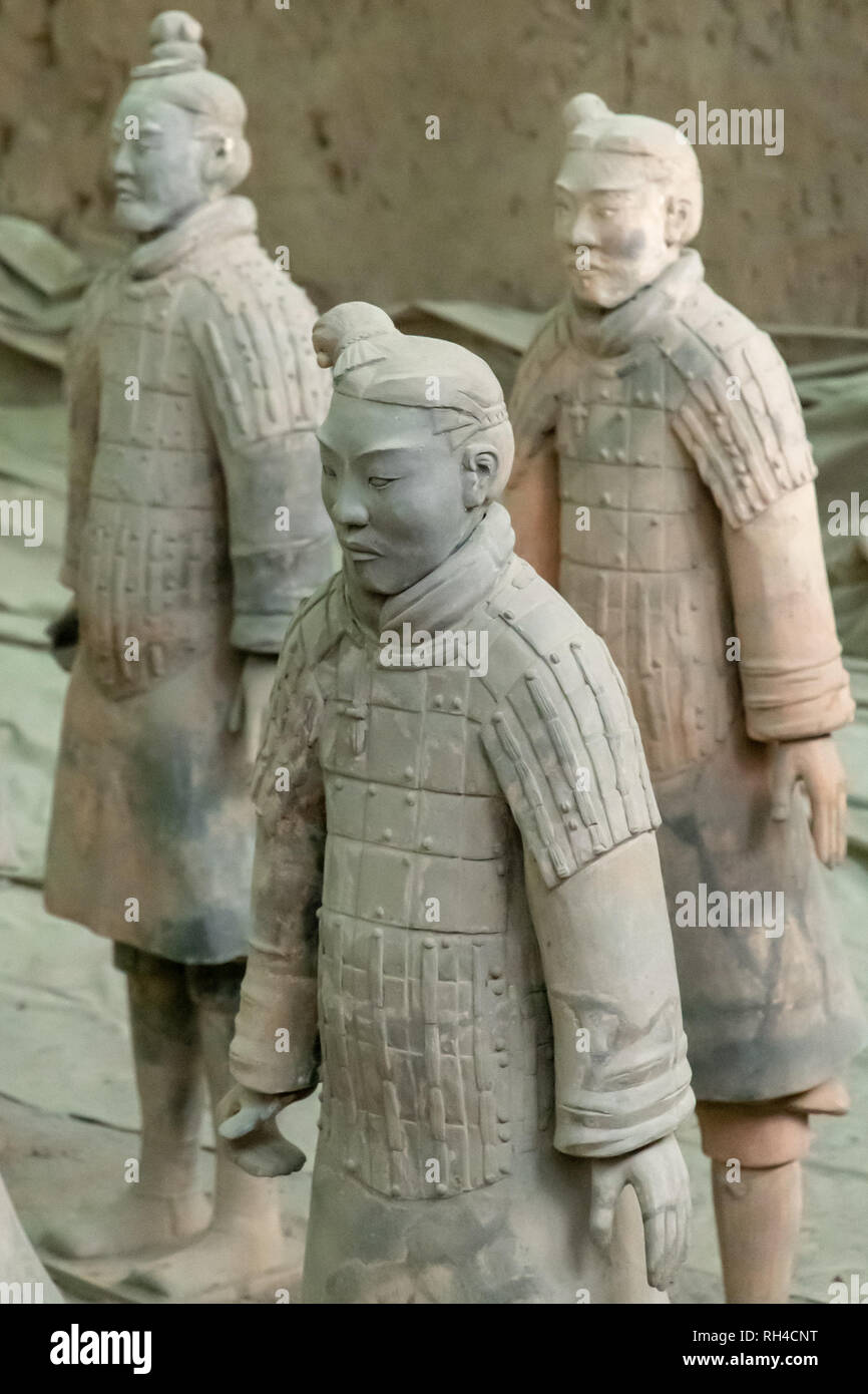 Soldati di terracotta al Mausoleo del primo imperatore di Qin (Patrimonio Mondiale dell'UNESCO) in Shaanxi, Cina Foto Stock