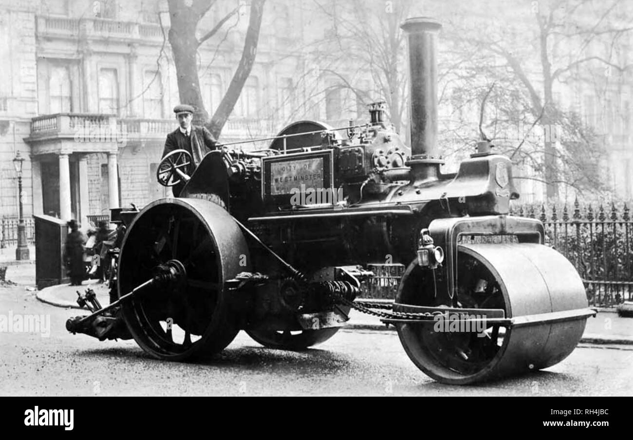 Rullo di vapore un Aveling & Porter R10 rullo di vapore in uso presso la City of Westminster circa 1905 Foto Stock
