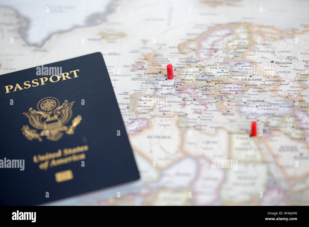 Passaporto sulla mappa del mondo Foto Stock