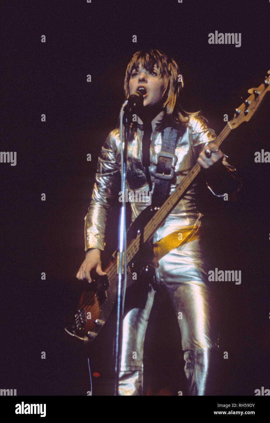 SUZI QUATRO rock americano musicista circa 1974 Foto Stock