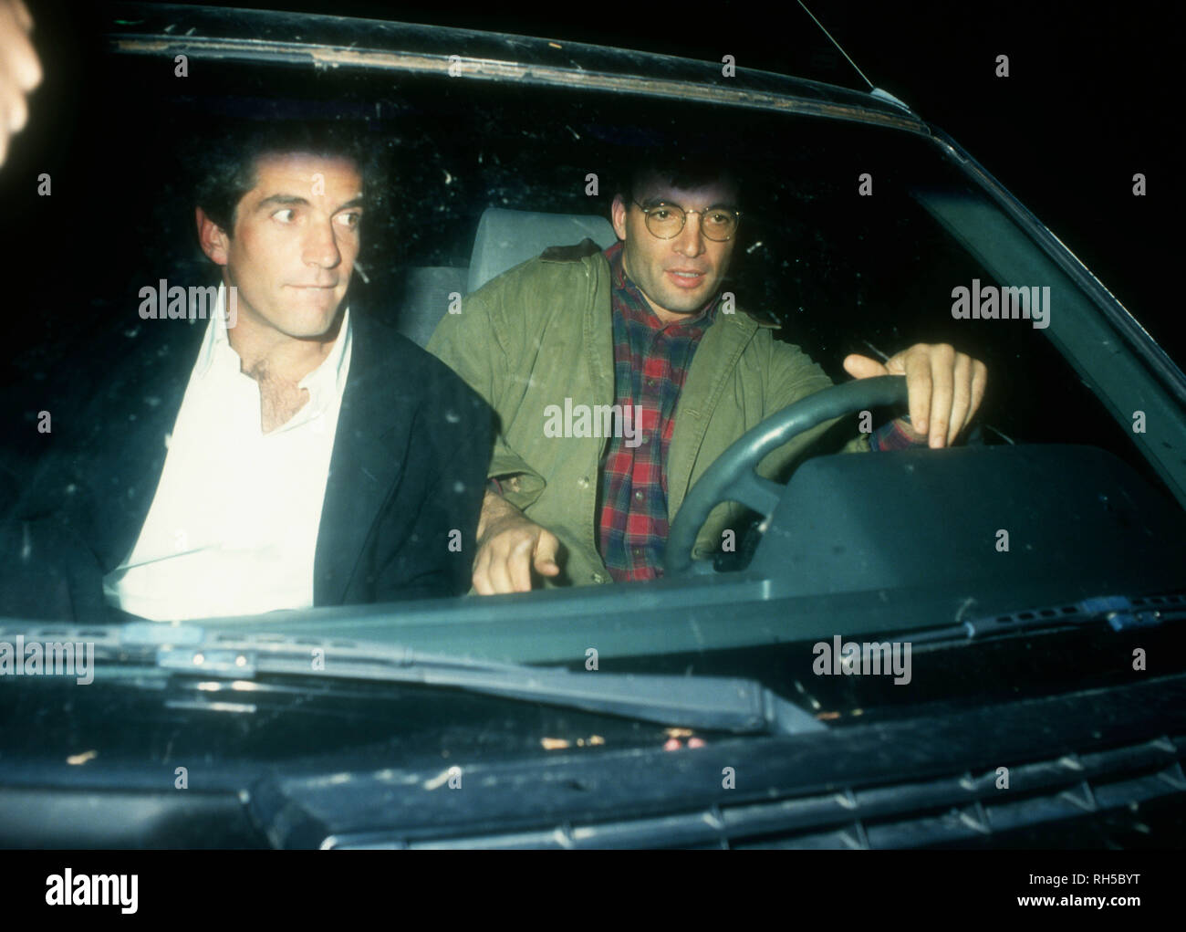 LOS ANGELES, CA - 1 dicembre: John F. Kennedy Jr. il 1 dicembre 1993 presso la Georgia Ristorante sulla Melrose Avenue a Los Angeles, California. Foto di Barry re/Alamy Stock Photo Foto Stock