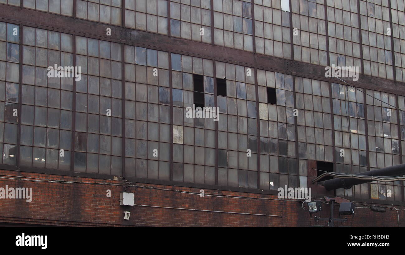 Windows all'abbandonato Buckeye Steel / Columbus getti impianto su Parsons Ave Columbus Ohio. Foto Stock