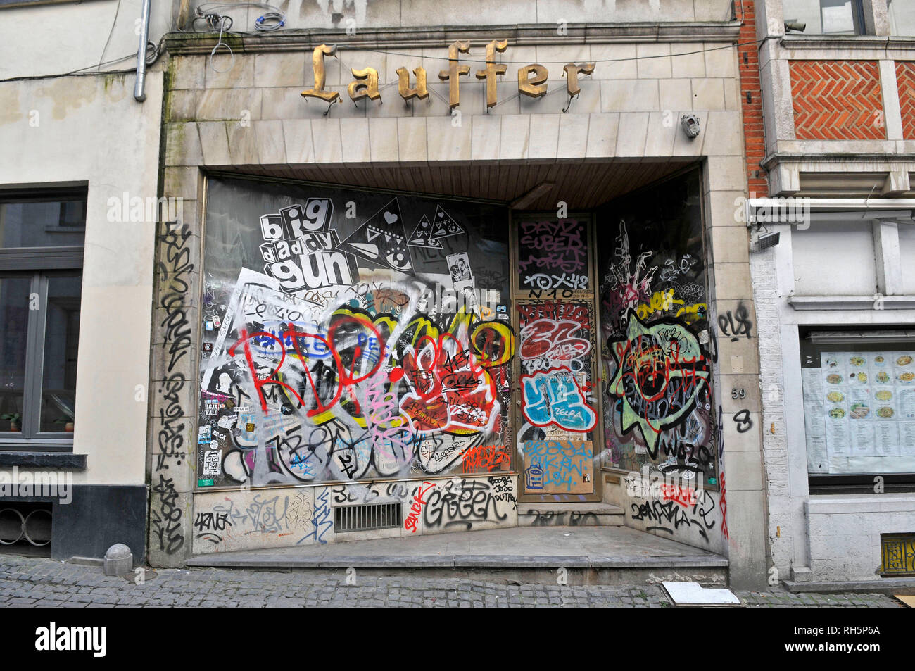 Arte di strada / graffiti nel centro di Bruxelles, l'Europa. Foto Stock