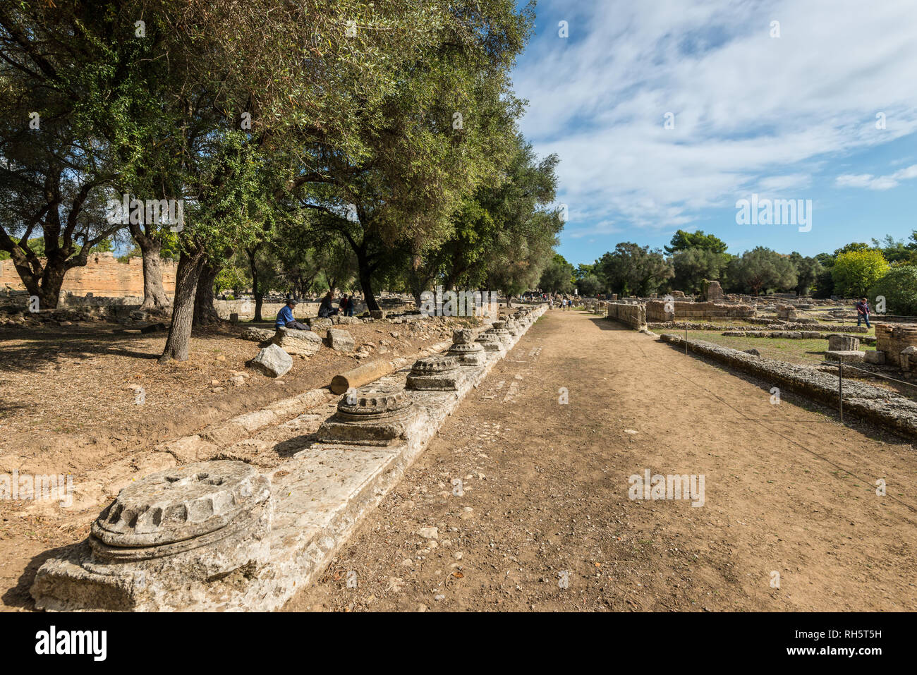Olympia, Grecia - 31 Ottobre 2017: i resti di un patrimonio architettonico di colonne nel sito archeologico di Olimpia nel Peloponneso Grecia. Sito di originale Foto Stock