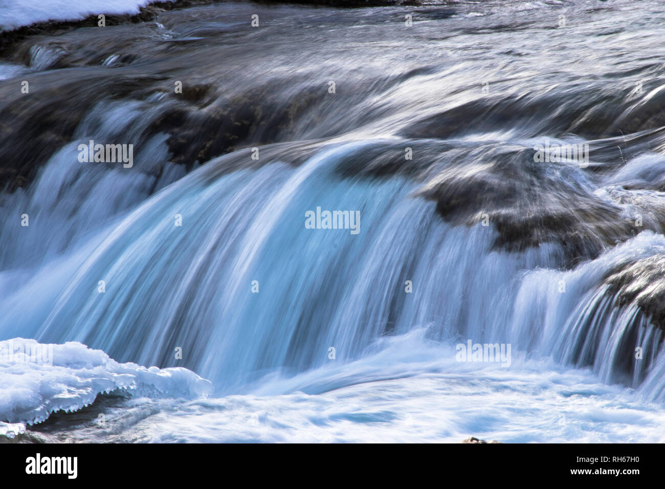 Scena invernale del gomito cade a Kananaskis paese. Foto Stock
