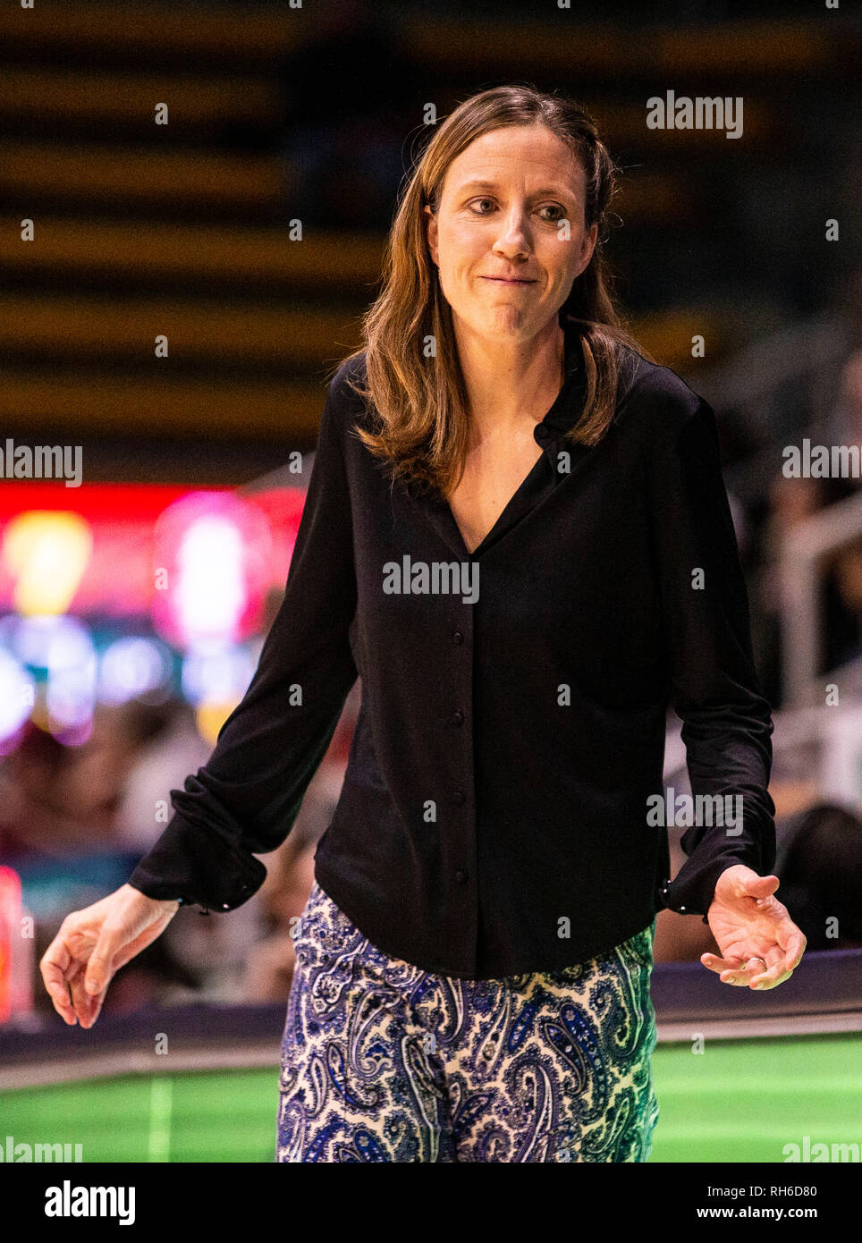 Berkeley, CA U.S. 31 gennaio, 2019. A. California porta head coach Lindsay Gottlieb durante il NCAA donna gioco di basket tra Stanford il cardinale e la California Golden Bears 81-80 vincere a Hass Pavilion Berkeley in California Thurman James/CSM/Alamy Live News Foto Stock