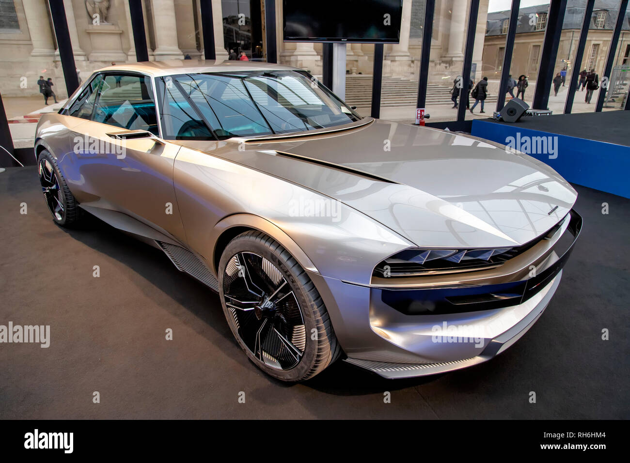 Parigi, Francia. 31st gennaio 2019. Gran Premio della concept car più bella: Peugeot e-Legend Concept - l'International Automobile Festival riunisce a Parigi le concept car più belle realizzate dai costruttori di automobili, dal 30 gennaio al 3 febbraio 2019. Credit: Bernard Menigault/Alamy Live News Foto Stock