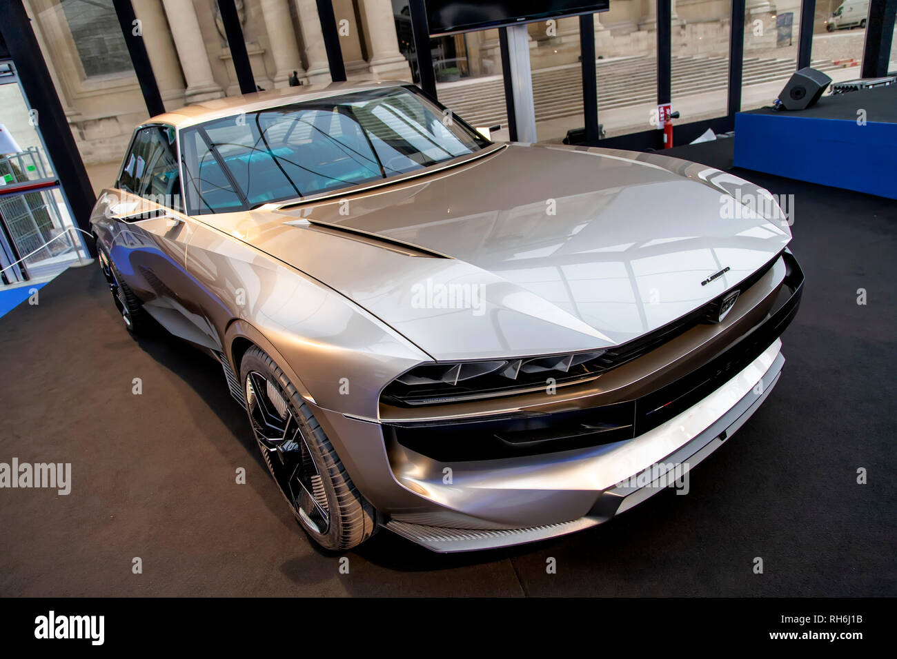 Parigi, Francia. 31st gennaio 2019. Gran Premio della concept car più bella: Peugeot e-Legend Concept - l'International Automobile Festival riunisce a Parigi le concept car più belle realizzate dai costruttori di automobili, dal 30 gennaio al 3 febbraio 2019. Credit: Bernard Menigault/Alamy Live News Foto Stock
