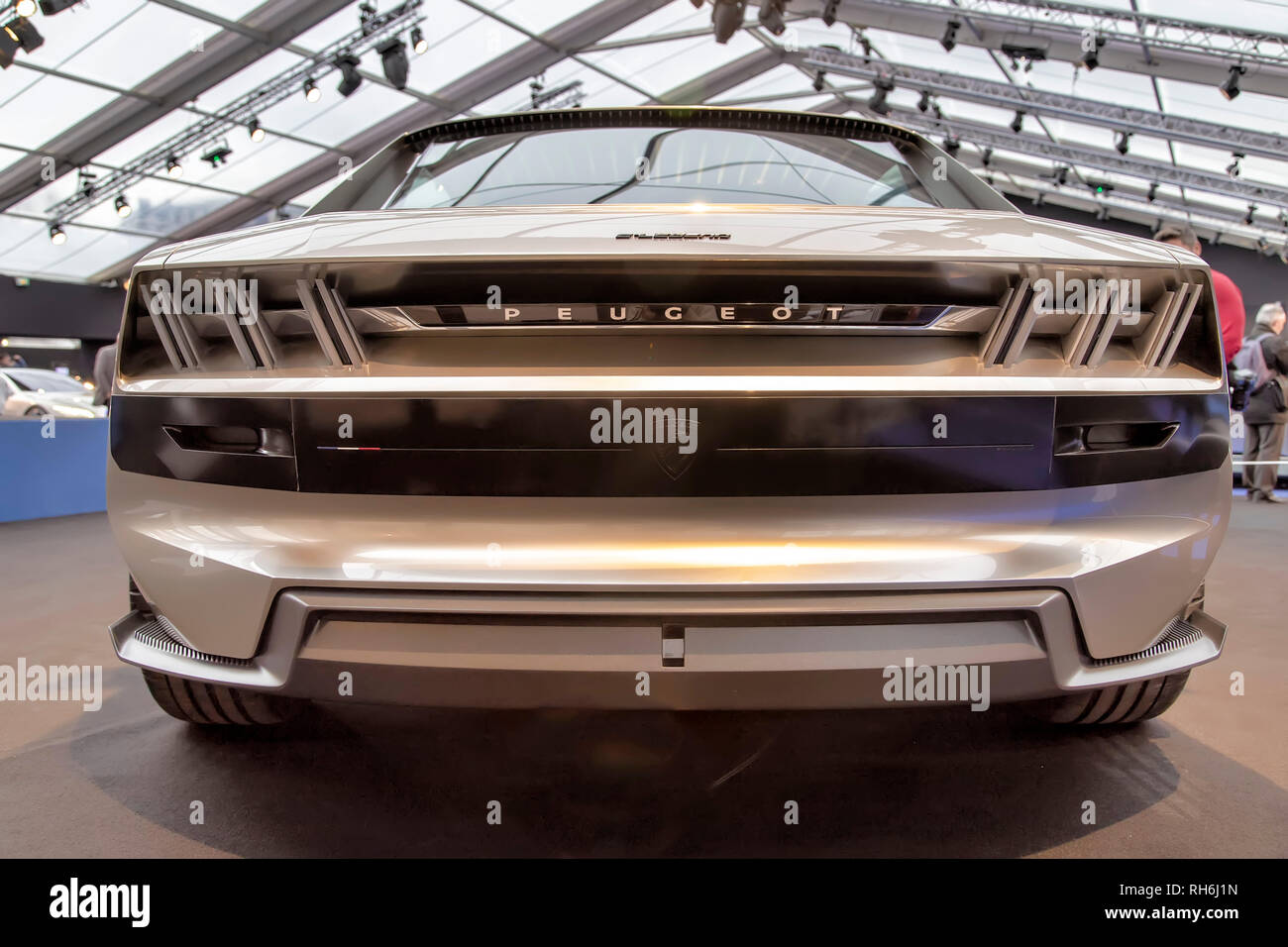 Parigi, Francia. 31st gennaio 2019. Gran Premio della concept car più bella: Peugeot e-Legend Concept - l'International Automobile Festival riunisce a Parigi le concept car più belle realizzate dai costruttori di automobili, dal 30 gennaio al 3 febbraio 2019. Credit: Bernard Menigault/Alamy Live News Foto Stock
