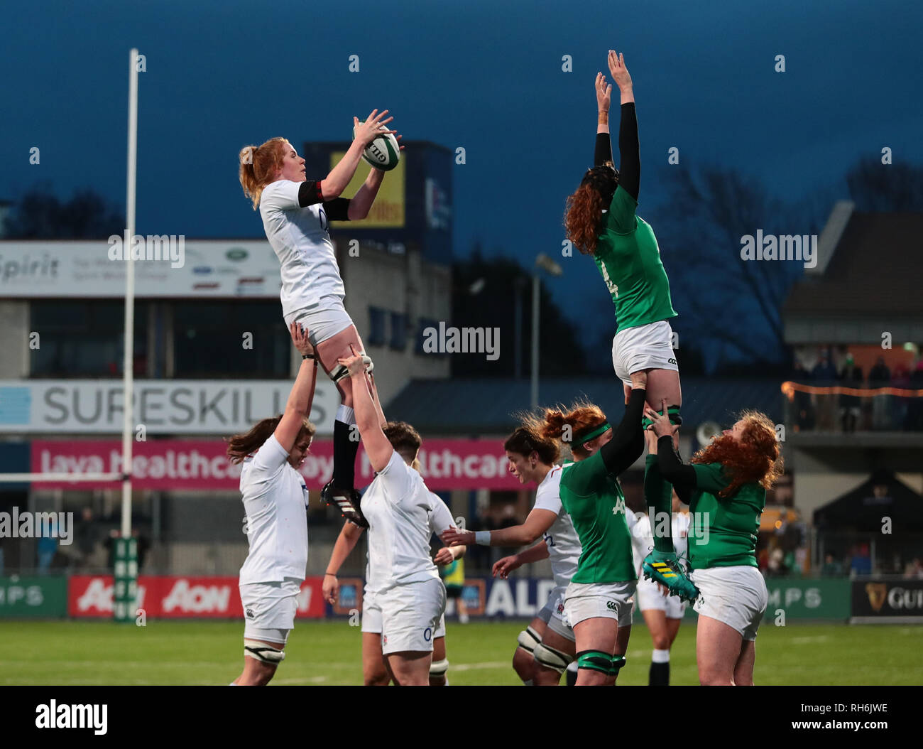 Energia Park, Dublin, Irlanda. Il 1° febbraio 2019. Womens Sei Nazioni di rugby, Irlanda contro l'Inghilterra; Caterina O'Donnell (Inghilterra) raccoglie la sfera lineout Credito: Azione Sport Plus/Alamy Live News Foto Stock