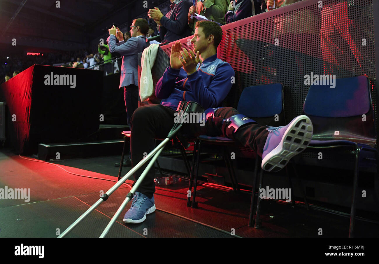 Stuttgart, Germania. 01 feb 2019. Pallamano: tutte le Star Game 2019, tutte le Star team contro il team nazionale tedesco. Martin Strobel feriti si siede sul bordo. Credito: Marijan Murat/dpa/Alamy Live News Foto Stock