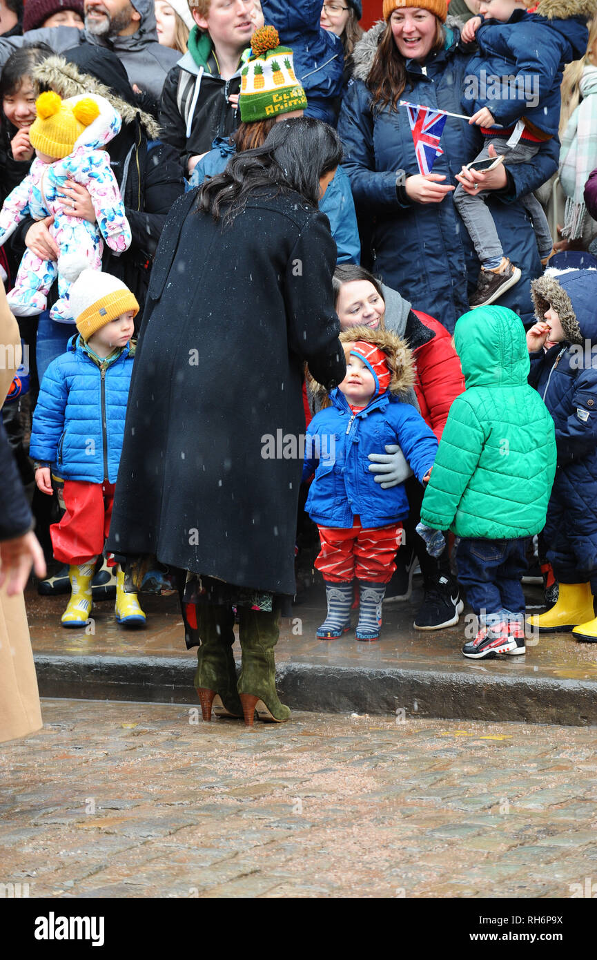 Bristol, Regno Unito. Il 1° febbraio 2019. La Duchessa di Sussex ''Meghan'' visto durante la loro visita a Bristol. Le Loro Altezze Reali ha incontrato i membri del pubblico, come sono arrivati presso la Old Vic. Bristol Old Vic. Credito: Terry Scott/SOPA Immagini/ZUMA filo/Alamy Live News Foto Stock