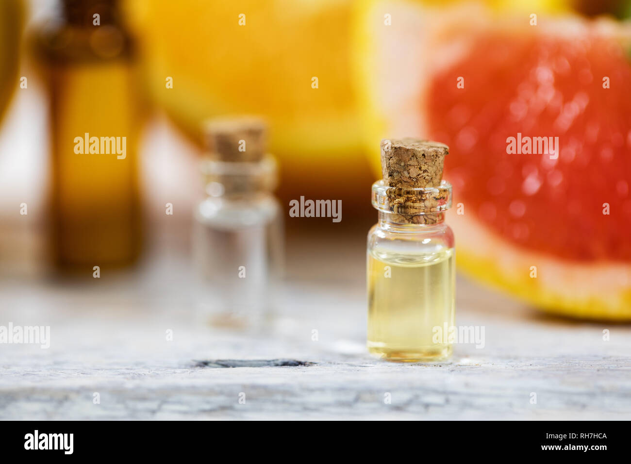 Close up di olio essenziale bottiglia Foto Stock