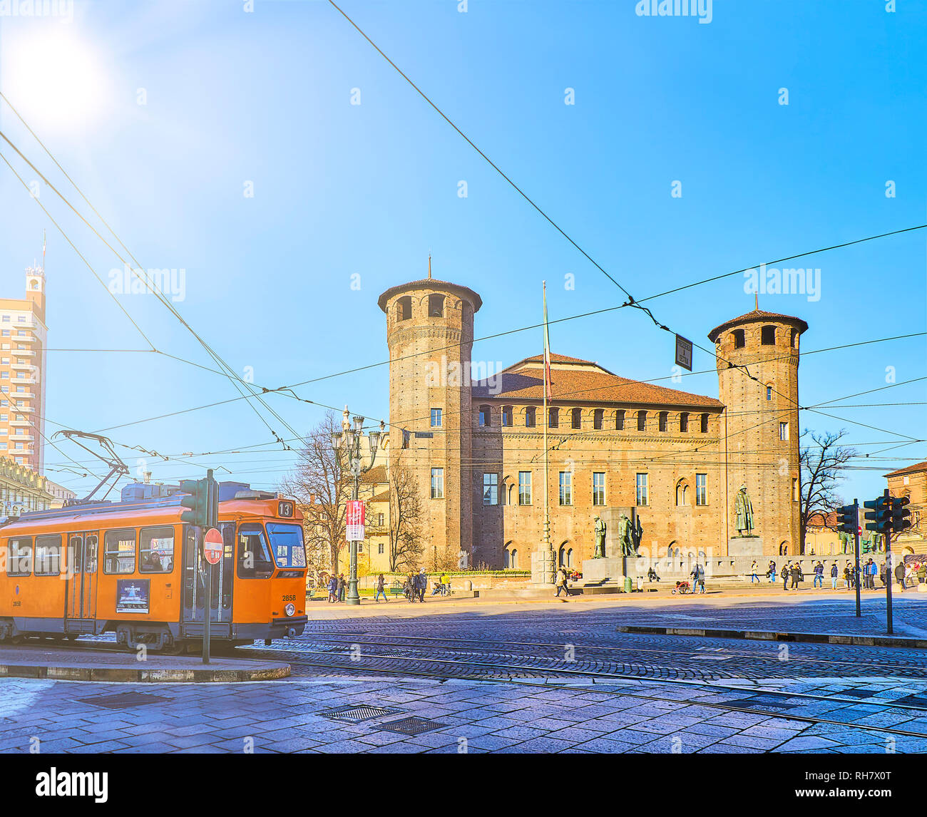 Torino, Italia - 31 dicembre 2018. Castello degli Acaja castello in Piazza Castello. Torino Piemonte, Italia. Foto Stock