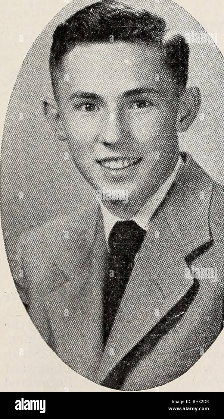 . Abbondante Ridge vivai : il nostro catalogo completo e guida di semina per l'autunno 1951 e la primavera 1952. Vivai (orticoltura) Cataloghi Cataloghi di frutta; alberi da frutto cataloghi; alberi Cataloghi Cataloghi di asparagi. GEO. W. KE3IP 2 Maggio 1868 - 3 giugno 1943 Fondatore %h|i ^^-^ jgiif' H03IER S. KEMP General ^lanager EDGAR H. KEMP. Servire i coltivatori di frutta e proprietari di casa con belle vivaio è una tradizione di famiglia - hav- ing prodotta e distribuita una linea generale di vivaio per le piantatrici thm 3 gen- zioni principali della famiglia Kemp per più di 80 anni. H. George Kemp, figlio di Omero S. Kemp Foto Stock