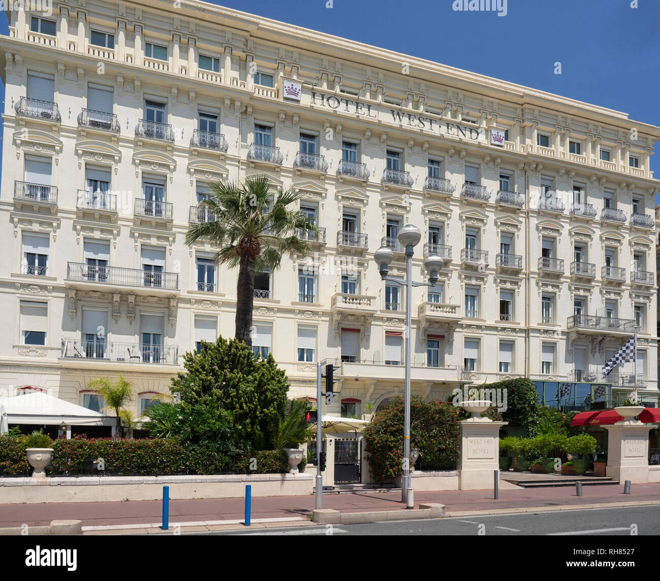 NIZZA, FRANCIA - 29 MAGGIO 2018: Hotel West End sulla Promenade des Anglais  Foto stock - Alamy