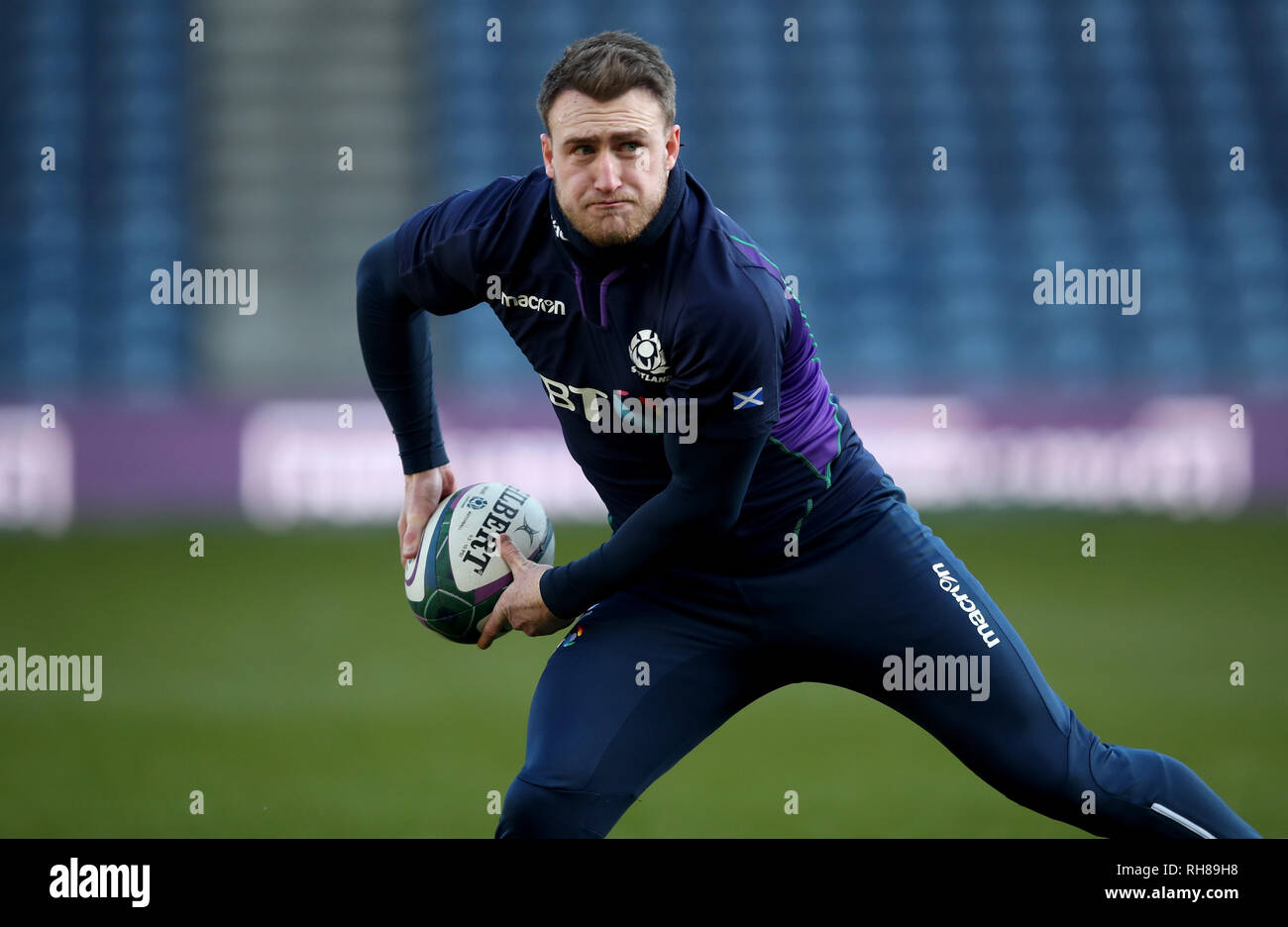 Scozia Stuart Hogg durante il capitano di eseguire a BT Murrayfield Stadium, Edimburgo. Foto Stock