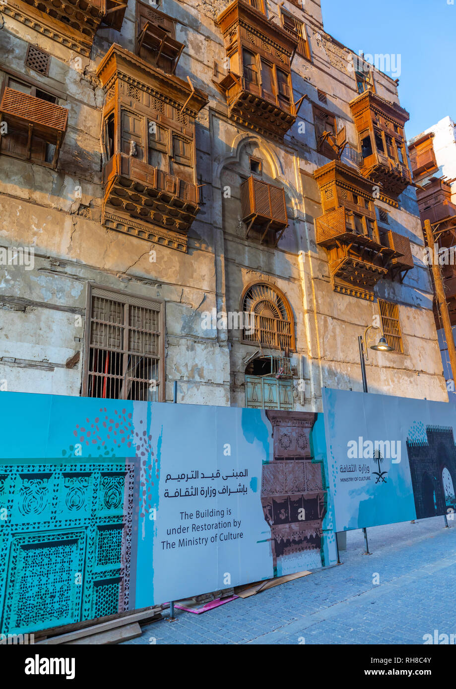 Restauro di una vecchia casa con mashrabiyas in legno di al-Balad trimestre, Mecca provincia, Jeddah, Arabia Saudita Foto Stock