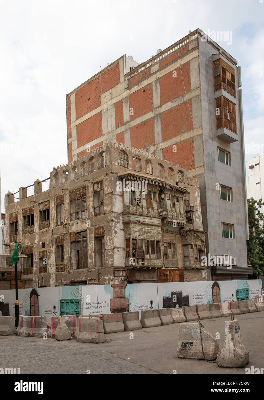 Restauro di una vecchia casa con mashrabiyas in legno di al-Balad trimestre, Mecca provincia, Jeddah, Arabia Saudita Foto Stock