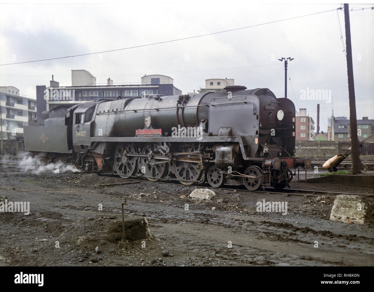 West Country Class locomotiva a vapore "Ilfracombe' a Nine Elms capannone -1 Foto Stock