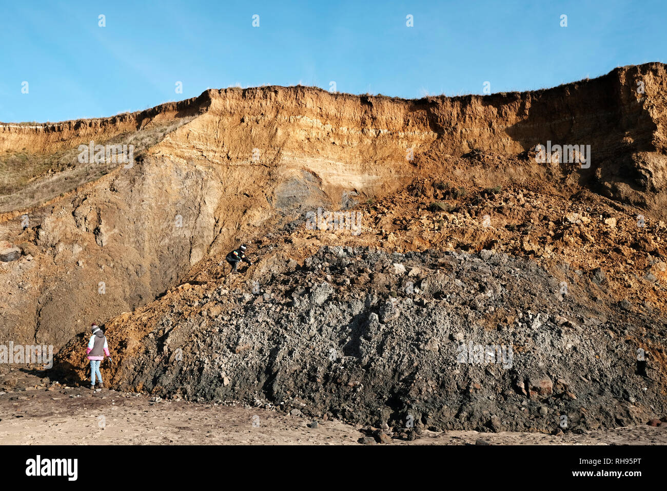 Erosione costiera sulla spiaggia di Compton, Compton Bay, Compton, Isle of Wight, Inghilterra, Regno Unito. Foto Stock