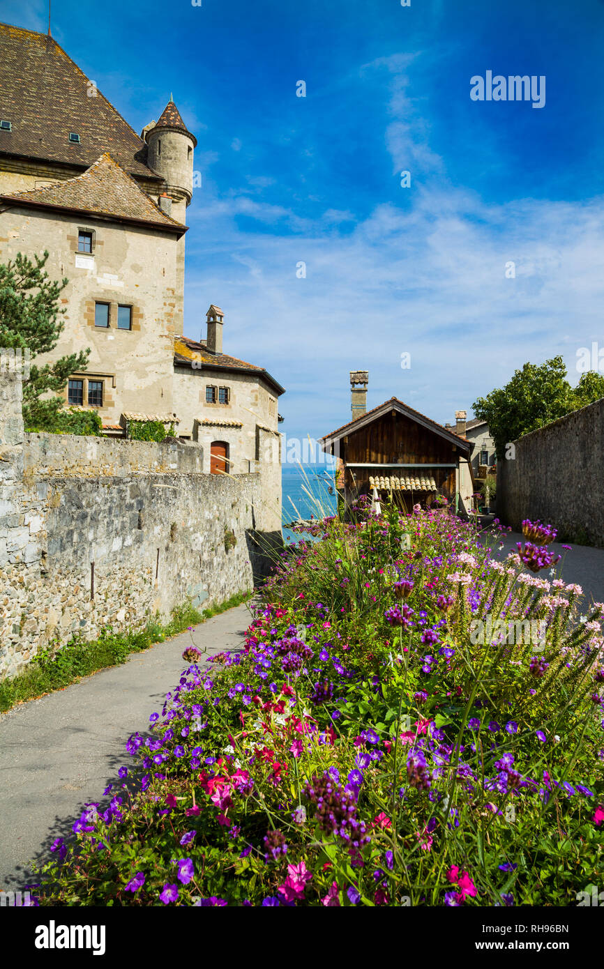 Bellissimo borgo medievale Yvoire accanto al lago di Ginevra, Francia Foto Stock