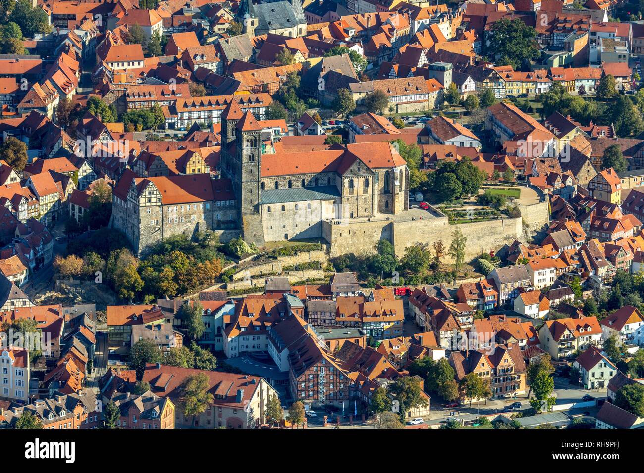 Vista aerea, il museo del castello con la città vecchia, Quedlinburg, Sassonia-Anhalt, Germania Foto Stock