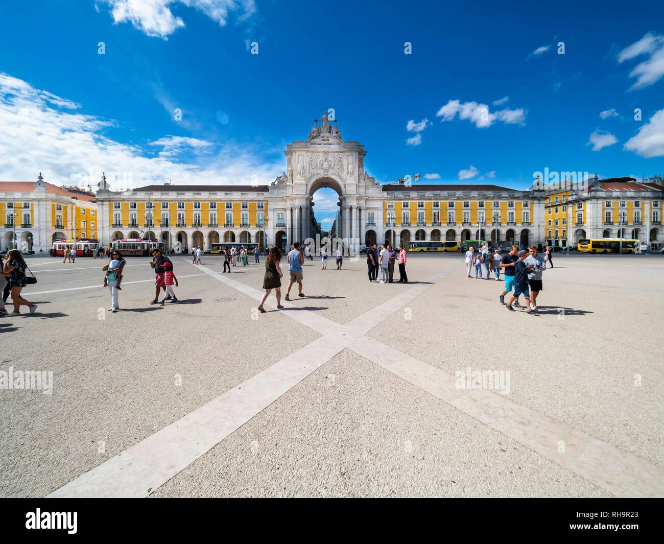 Luogo di commercio, Praça do Comercio, Arc de Triomphe Arco da Rua Augusta, Baixa, Lisbona, Portogallo Foto Stock