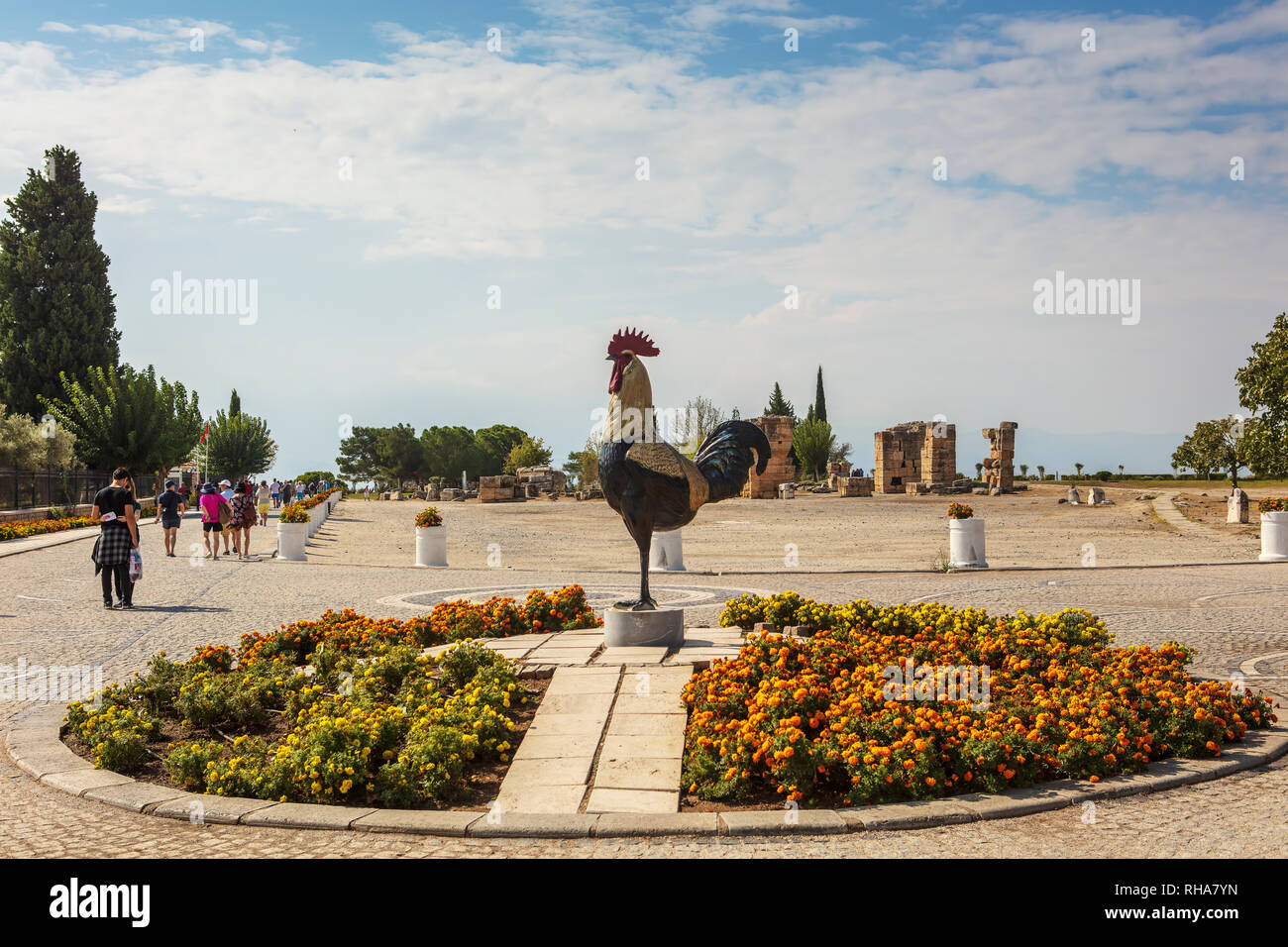 La scultura di un galletto della città antica di Hierapolis. Il gallo è stato il simbolo di entrambi Denizli Città e Provincia per almeno nove hundre Foto Stock