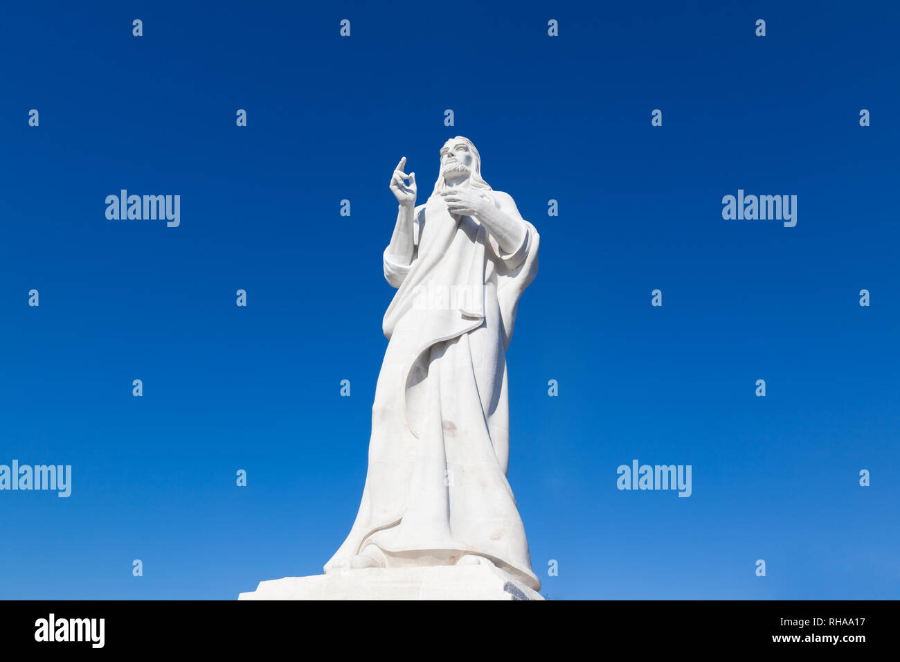 Statua di Gesù Cristo in Avana su sfondo blu cielo, Cuba Foto Stock