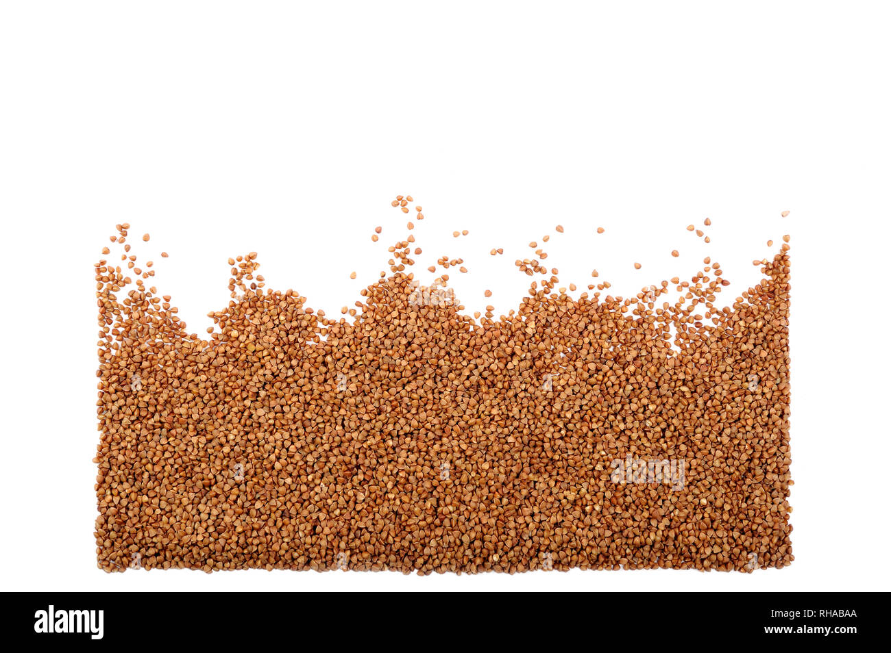 Grano saraceno organico isolato su bianco. Chicco di grano saraceno non contiene glutine, essa può essere mangiato da persone con glutine-disturbi correlati.negozio di generi alimentari o dietetici con Foto Stock