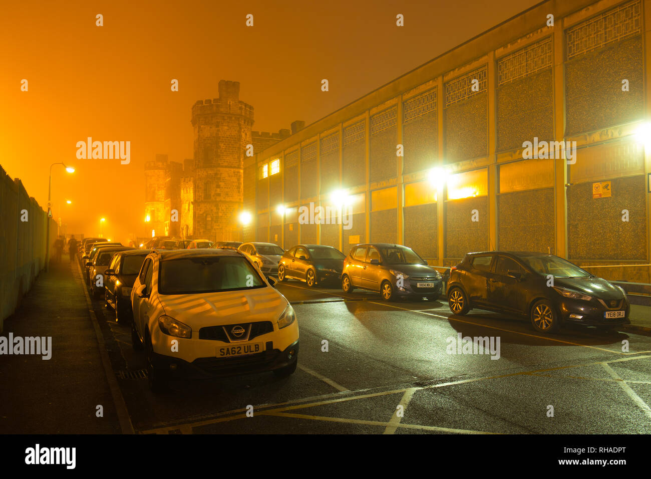 HMP Armley prigione in una mattinata nebbiosa. Foto Stock