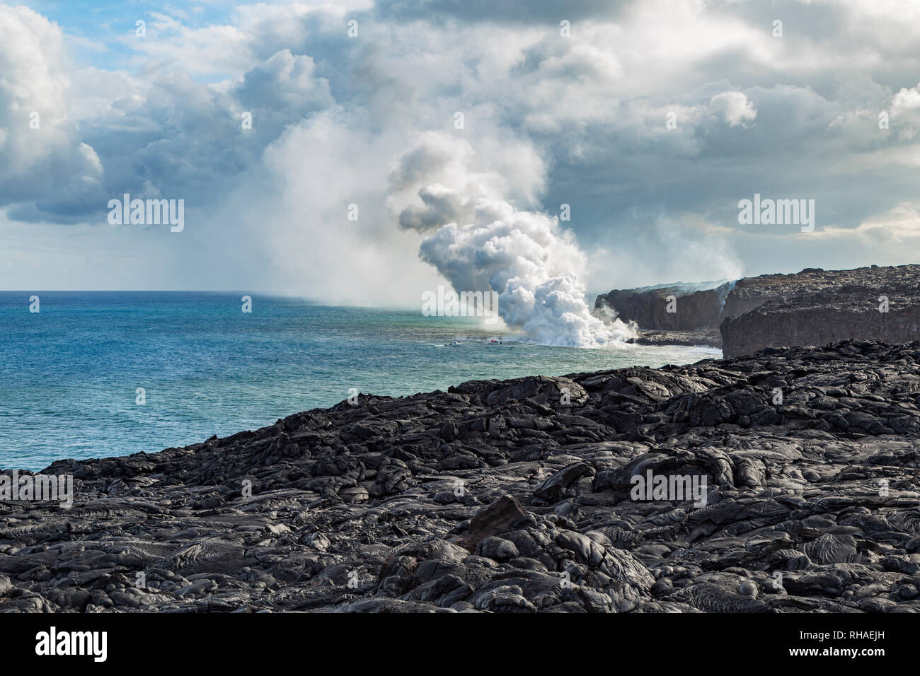 La Lava dei Pu'u'O'o colpisce l'Oceano Pacifico. Foto Stock