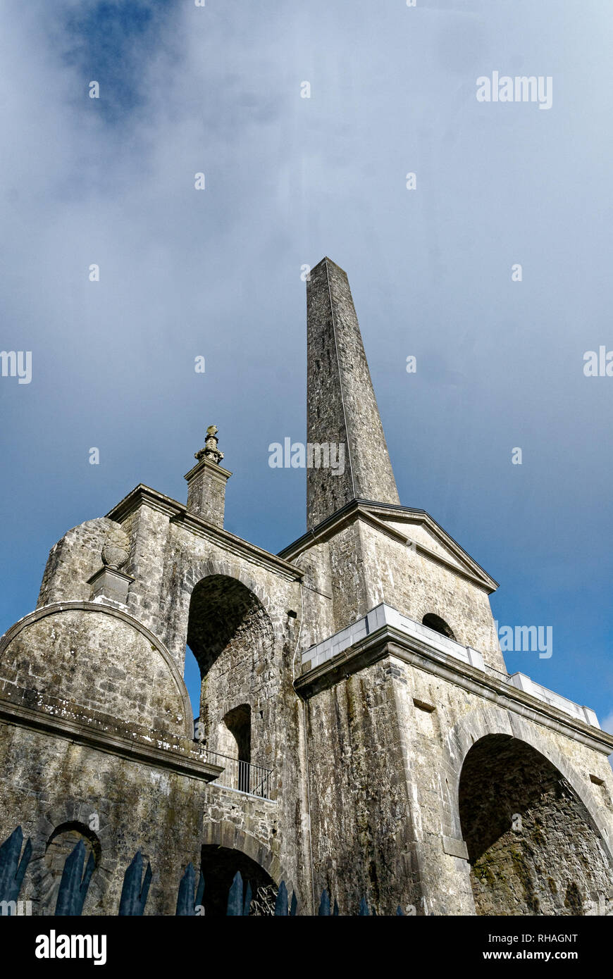 Conolly's Folly,l'Obelisco,originariamente la follia Conolly,è un obelisco struttura e monumento nazionale situato nei pressi di Maynooth,County Kildare, Irlanda. Foto Stock