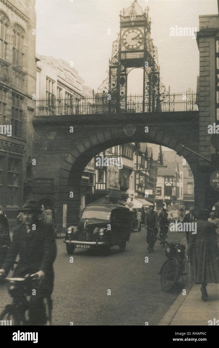 Antique c1950 fotografia, Eastgate Clock a Chester, Inghilterra, Regno Unito. Fonte: vintage originale fotografia. Foto Stock