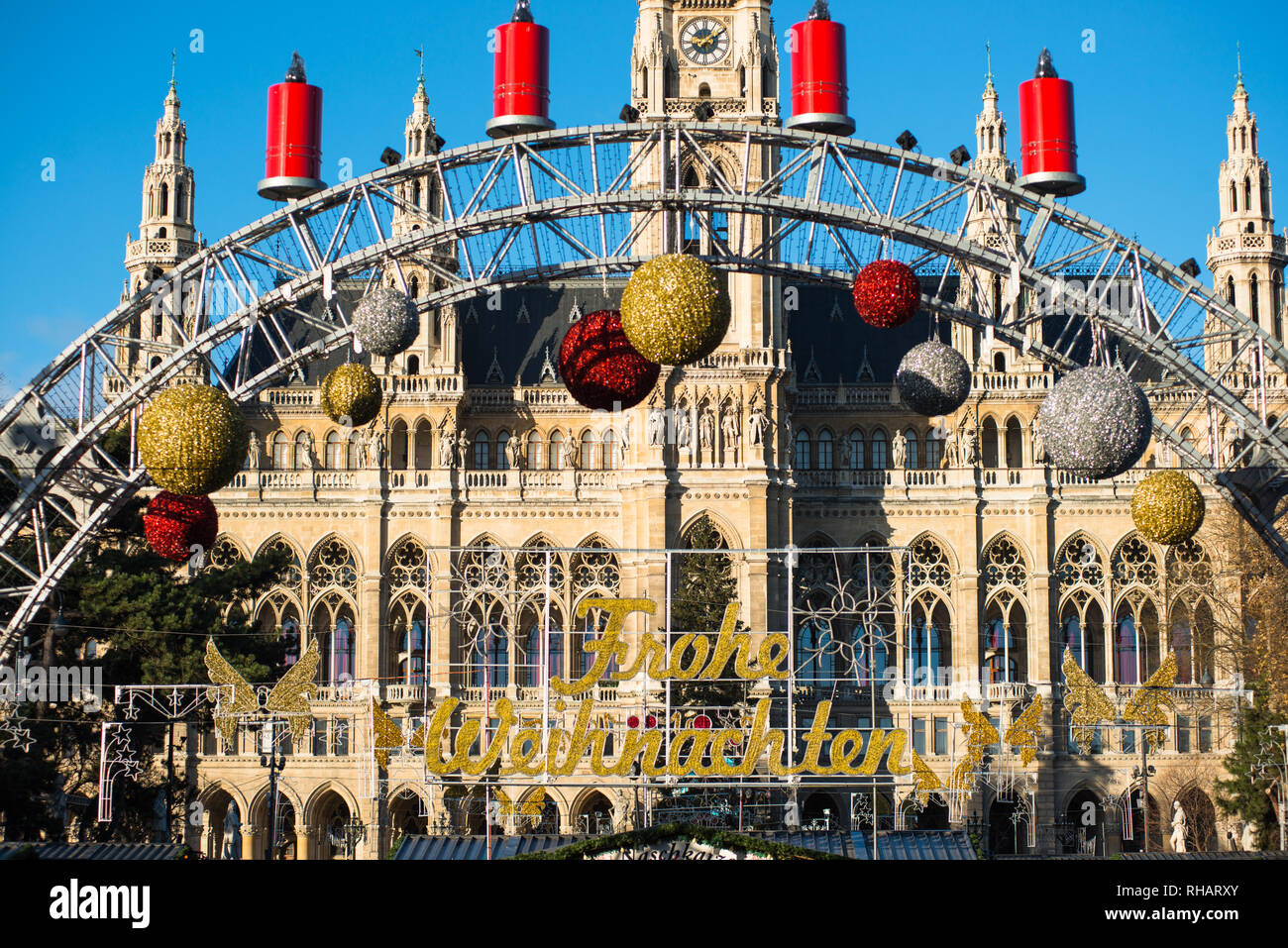 Mercatino di Natale a Neues Rathaus (Municipio) edificio, Vienna, Austria. Foto Stock