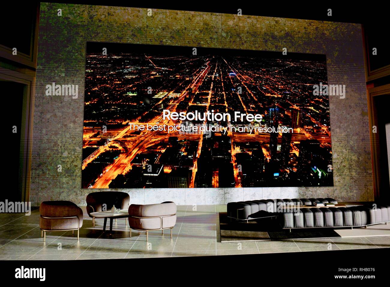 Samsung "muro" 219 pollici MicroLED TV (TV) in presentano stand al CES, la più grande del mondo consumer electronic show di Las Vegas, NV, STATI UNITI D'AMERICA Foto Stock