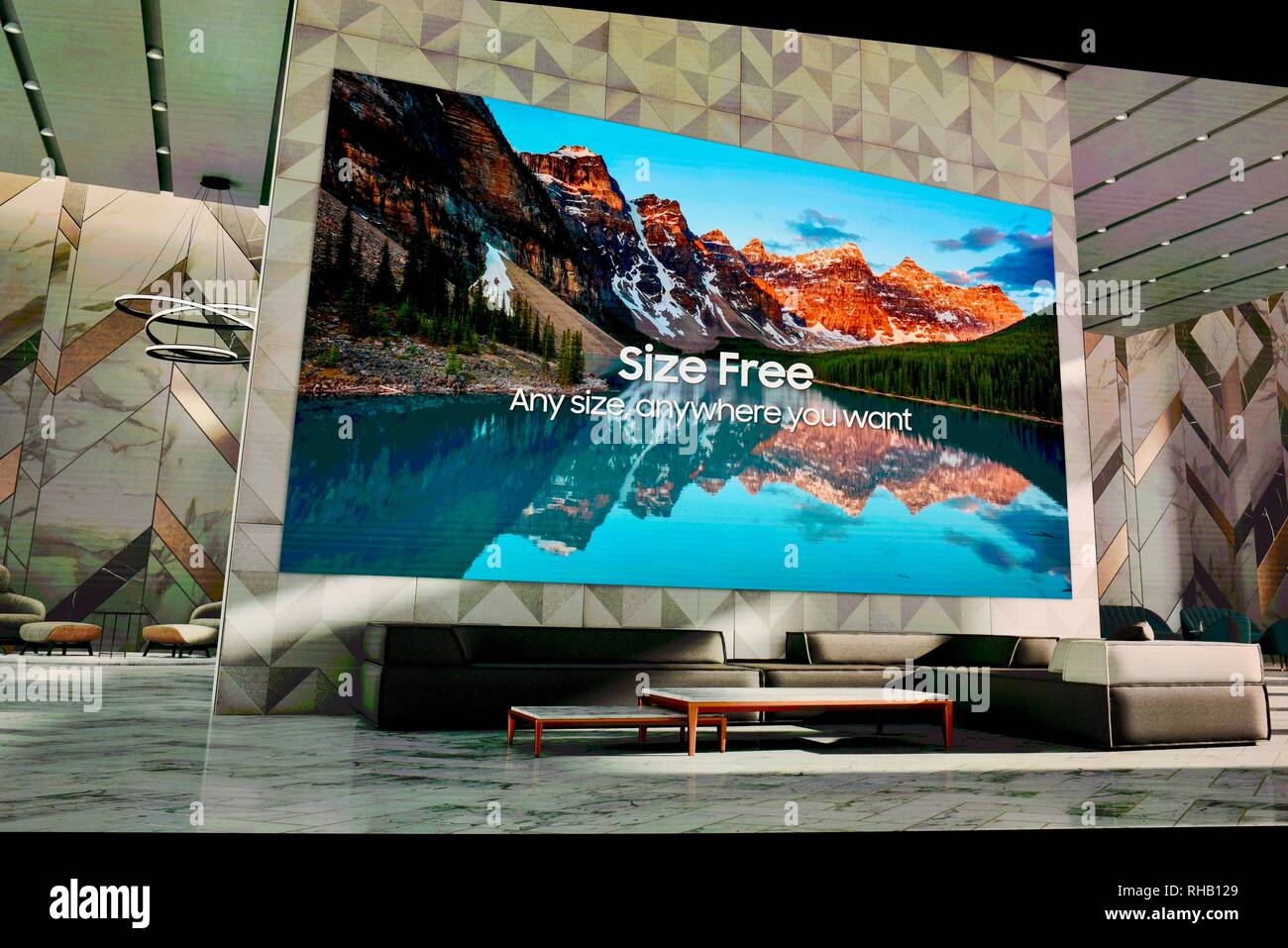 Samsung "muro" 219 pollici MicroLED TV (TV) in presentano stand al CES, la  più grande del mondo consumer electronic show di Las Vegas, NV, STATI UNITI  D'AMERICA Foto stock - Alamy