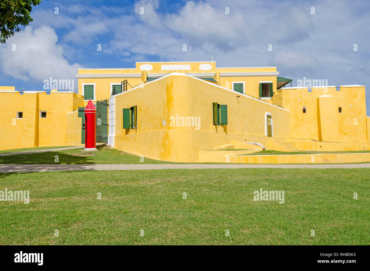 Esterno giallo di Fort Christiansvaern a Christiansted National Historic Site, St. Croix, U.S. Isole Virgini Foto Stock