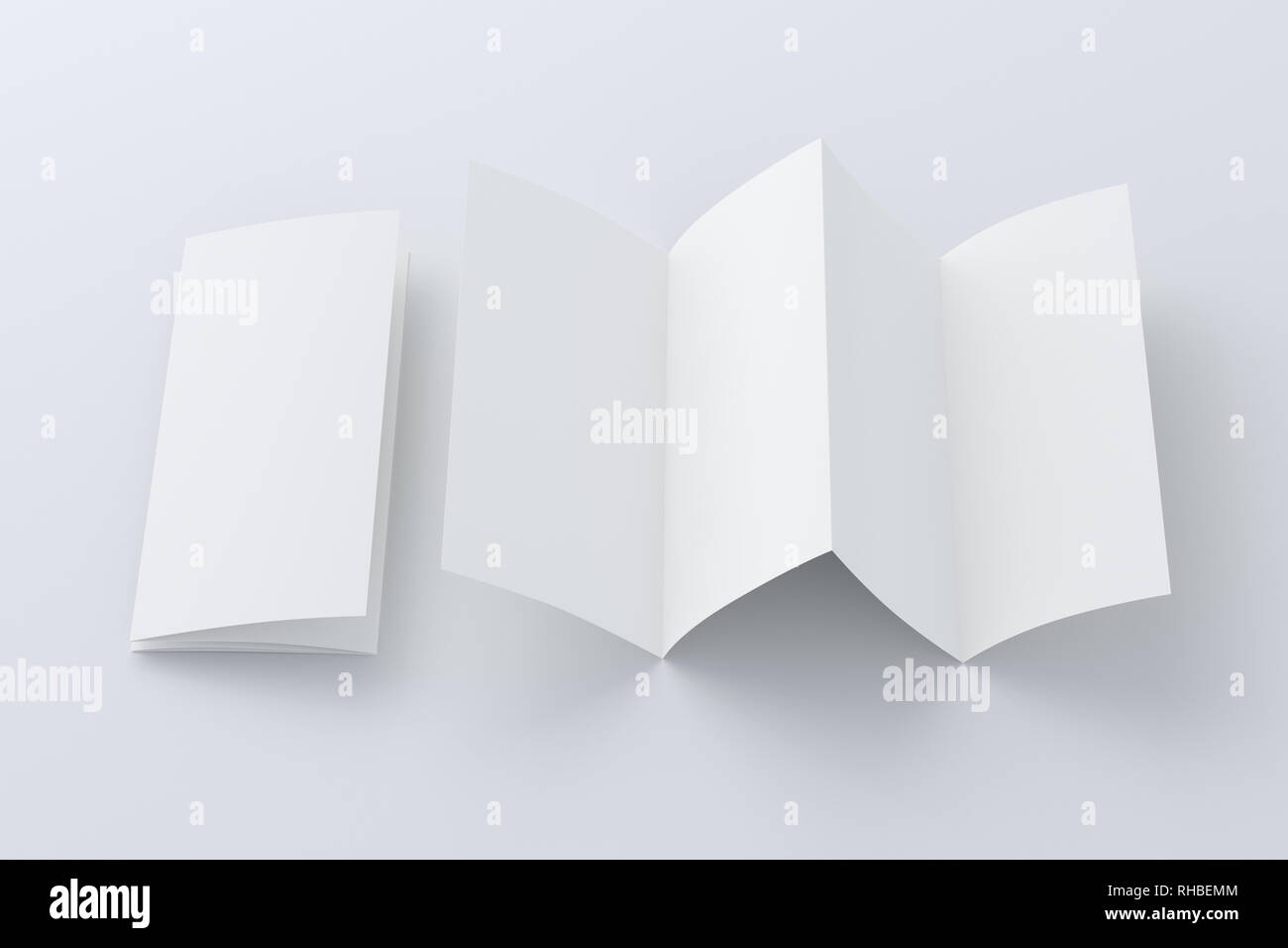 Opuscolo di carta piegata bianco su sfondo bianco. Otto pagine, quattro pannelli Foto Stock