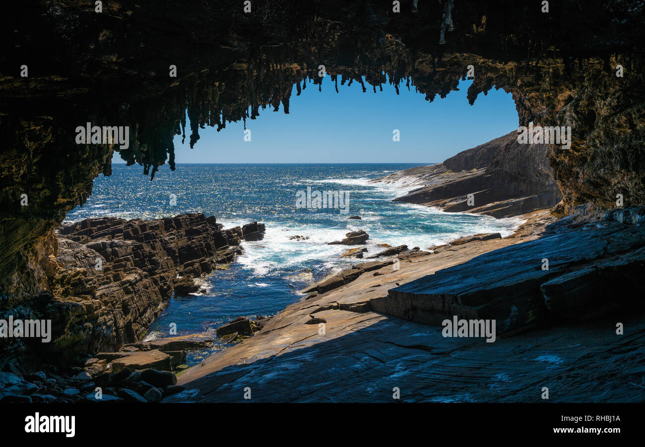 Admirals Arch view con vista sul mare e le stalattiti sulla Kangaroo Island in Australia SA Foto Stock