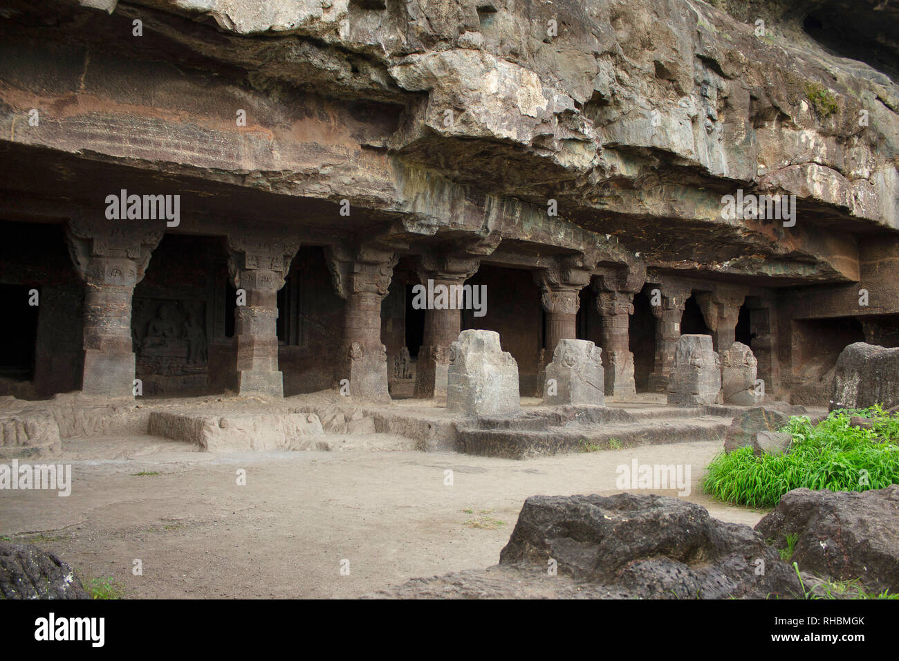 Grotta1, Vista del portico e la zona anteriore, Aurangabad grotte, Gruppo occidentale, Aurangabad, Maharashtra, India Foto Stock