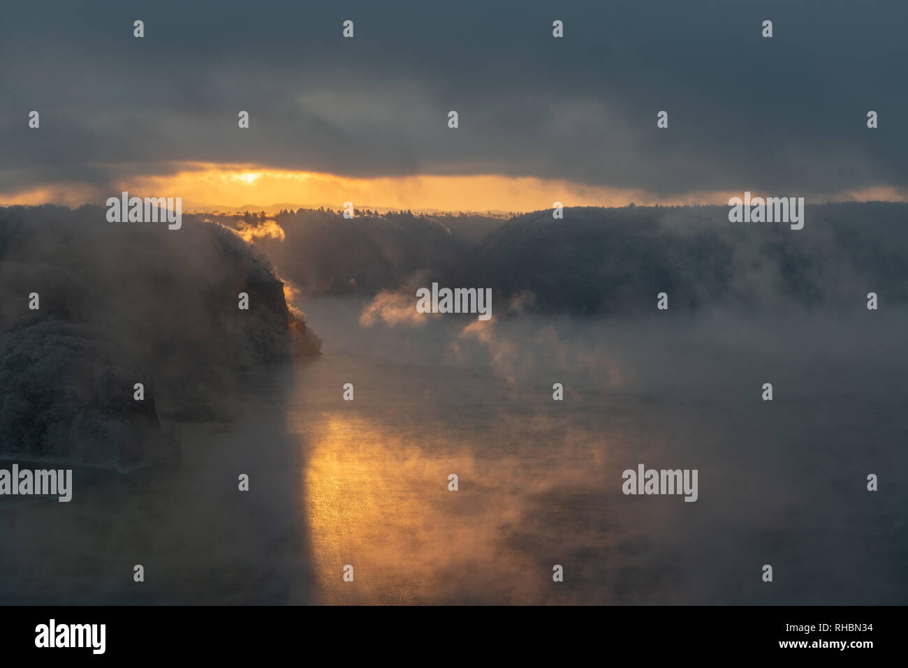 Tramonto sul lago BaiShan, Jilin Foto Stock