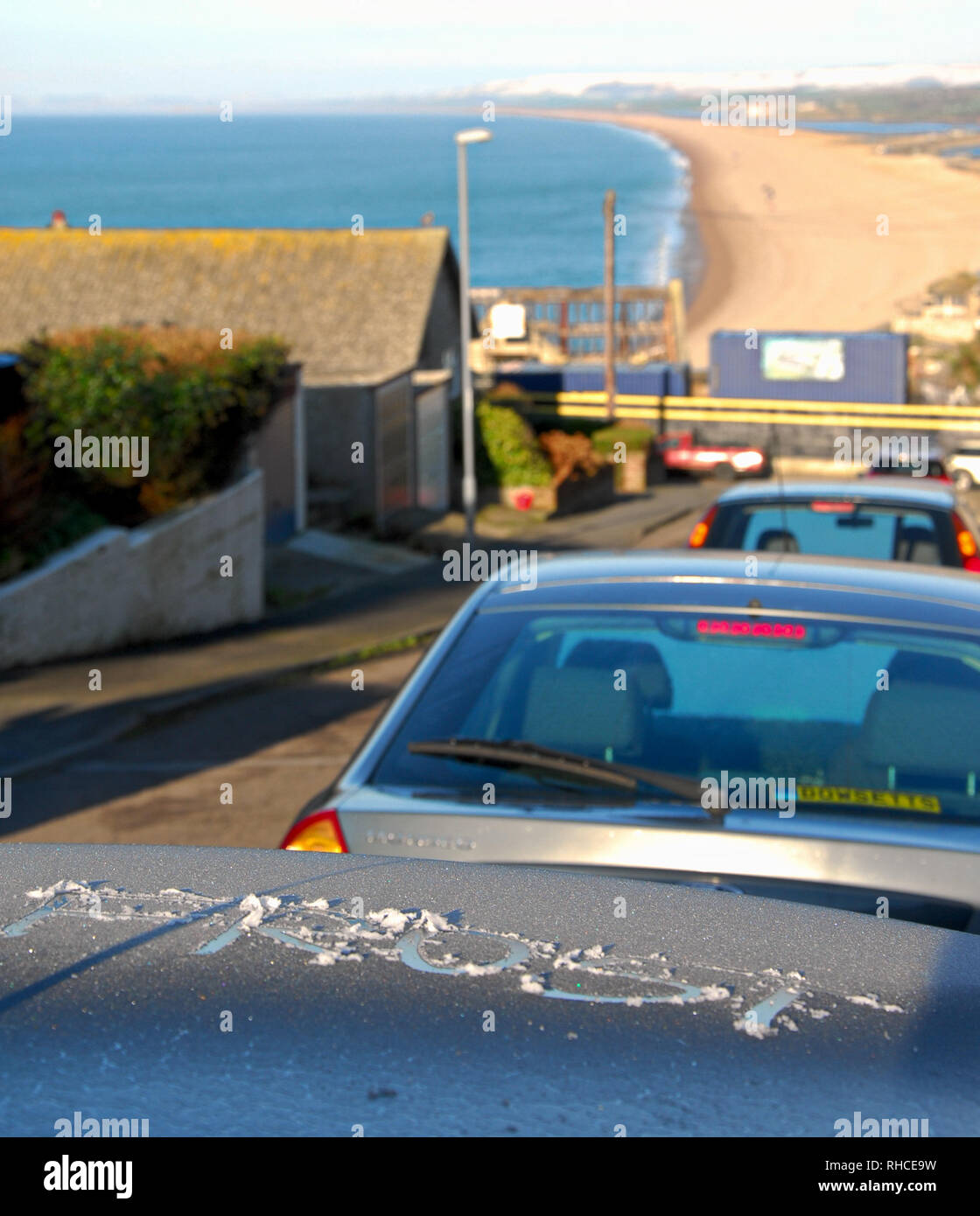 Isola di Portland, Dorset. Isola di Portland. 2° febbraio 2019. "Frost' scritta su un pupazzo di neve sul tetto auto. Un freddo ma soleggiato per iniziare la giornata sull'isola di Portland nel Dorset Credito: stuart fretwell/Alamy Live News Foto Stock