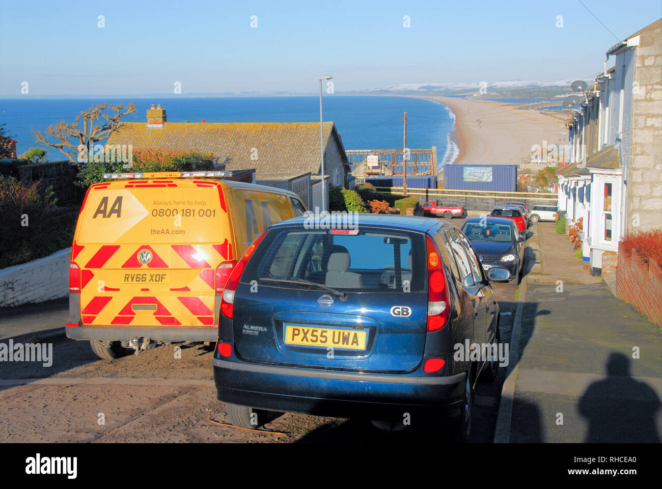 Isola di Portland, Dorset. Isola di Portland. 2° febbraio 2019. Pattuglia di AA-uomo frequenta per avviare una macchina con una batteria piatta in Fortuneswel, dopo una fredda notte sull'isola di Portland nel Dorset Credito: stuart fretwell/Alamy Live News Foto Stock